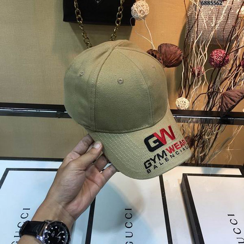 Ba*len*cia*ga hat